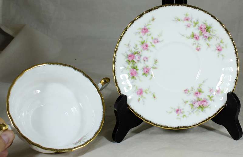 Royal Albert - Victorian rose soup bowl with saucer