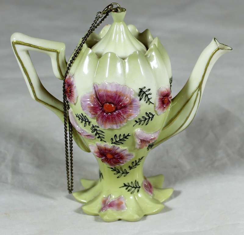 Nini scalloped teapot