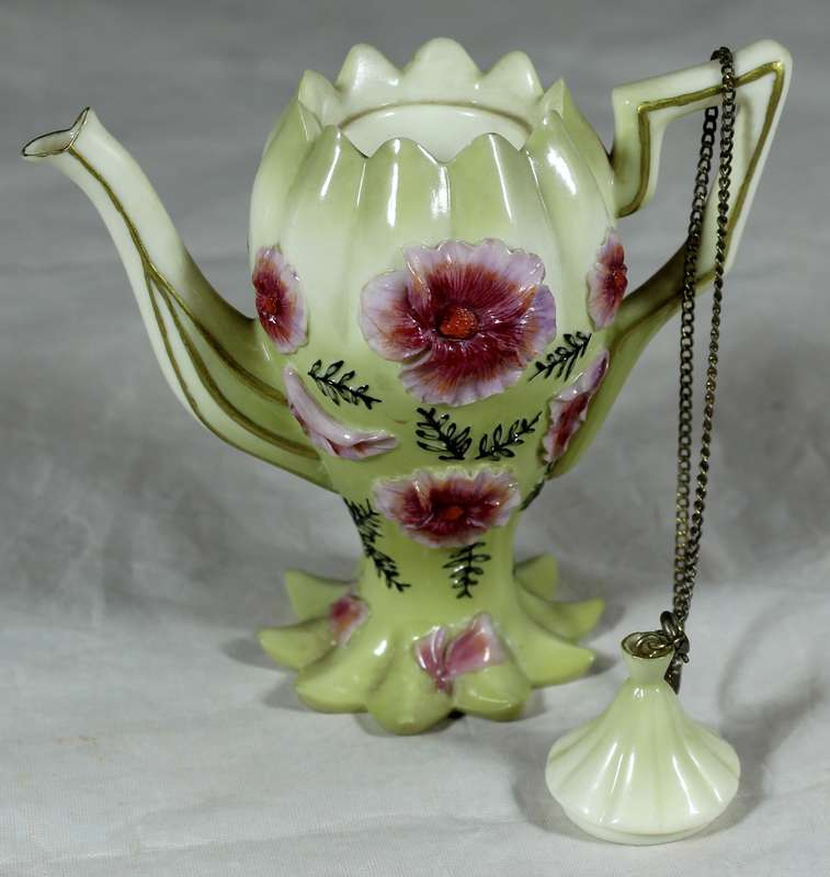 Nini scalloped teapot