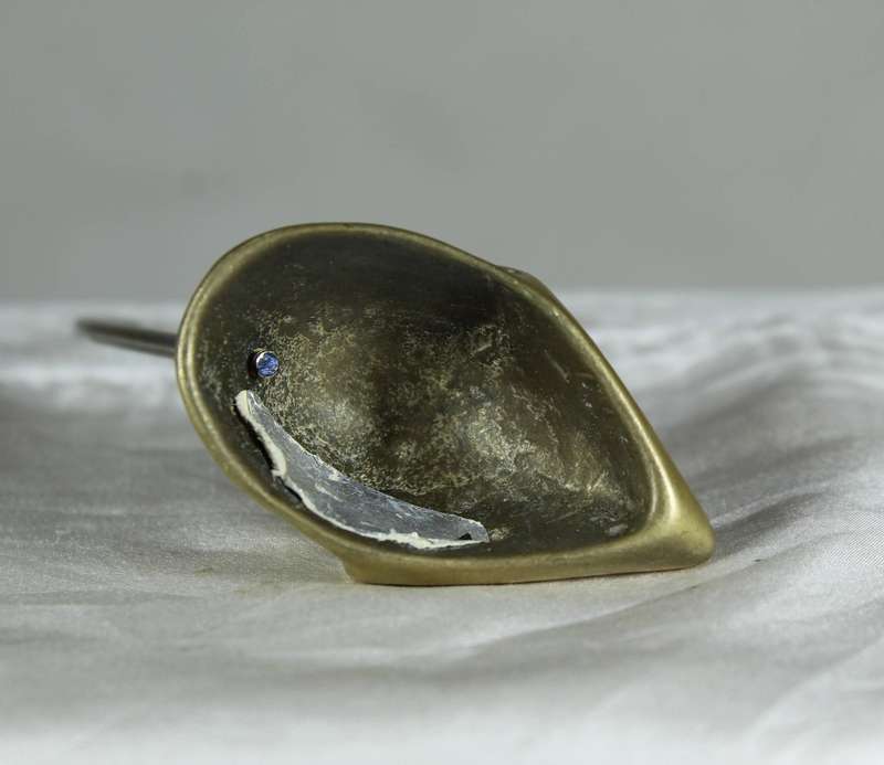 Miniature brass mouse with a tall brass tail