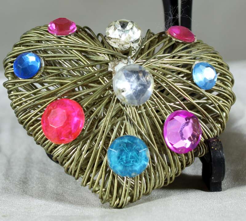 Metal heart with embellishment pendant