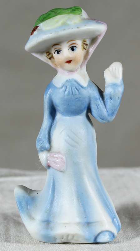Lady in fancy dress with hat