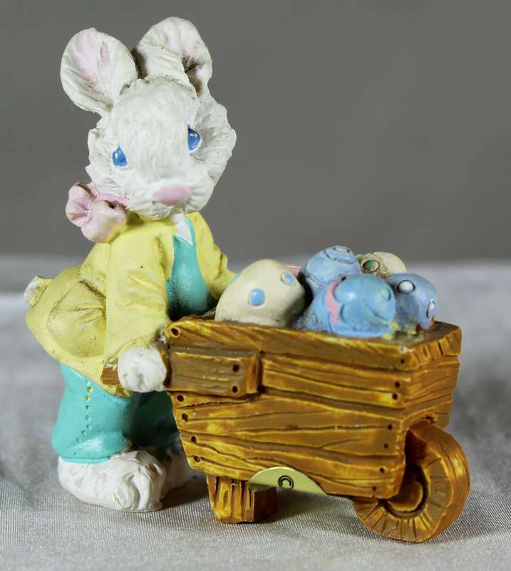 Mouse with a cart filled with eggs
