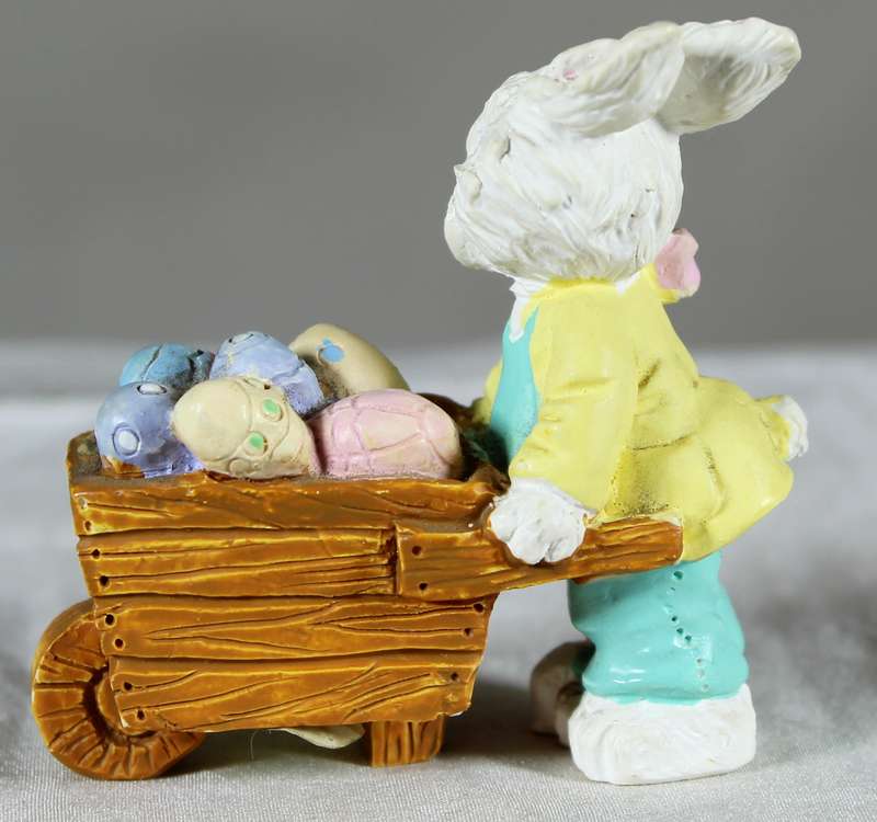 Mouse with a cart filled with eggs