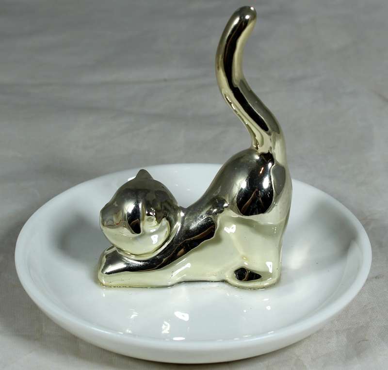 Cat ring holder