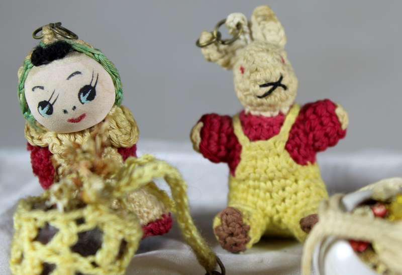 Crochet set - two girls, bunny & two machrami's