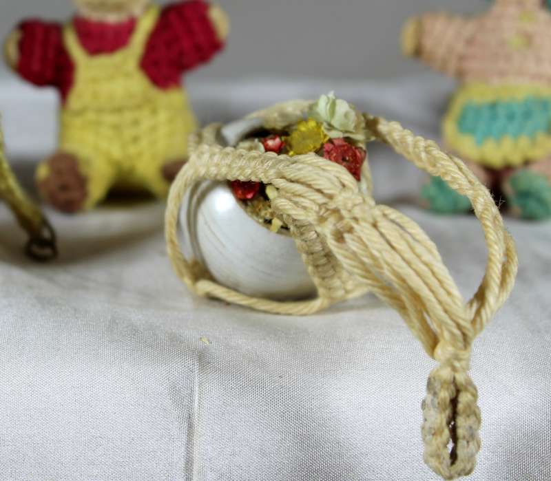 Crochet set - two girls, bunny & two machrami's