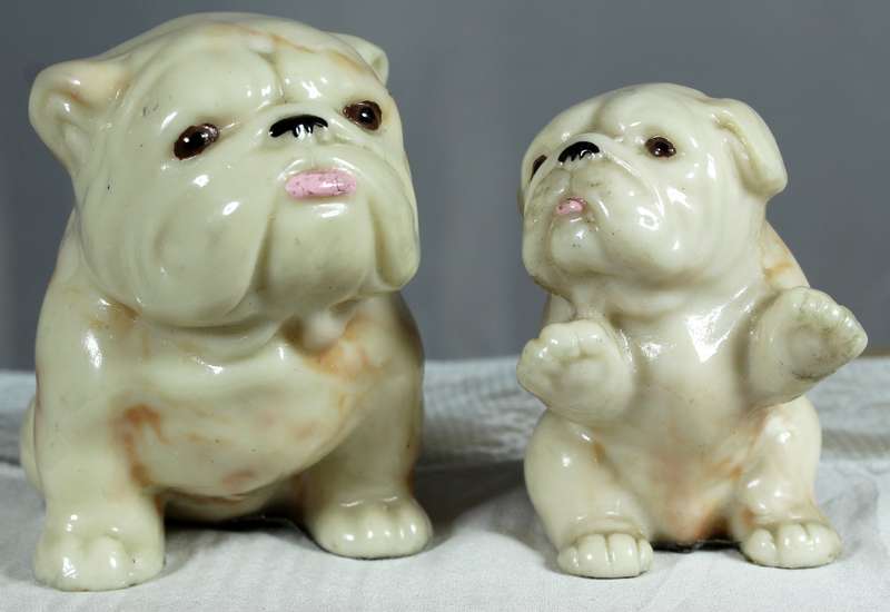 Molded bulldogs - Mother and pup