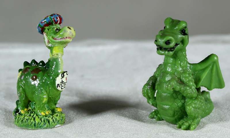 Miniature pair of dragons