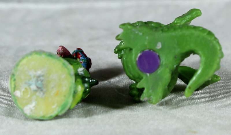 Miniature pair of dragons