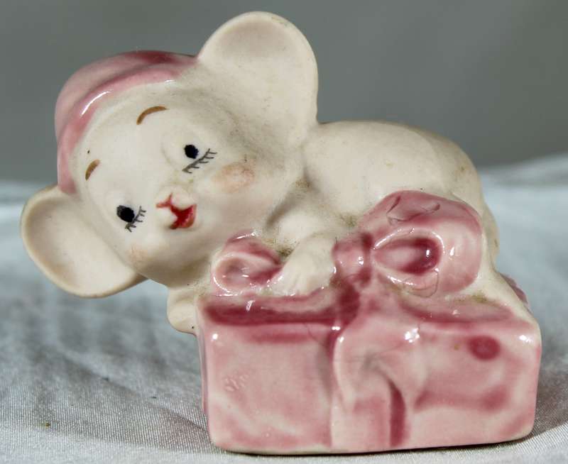 Little mouse on a gift box