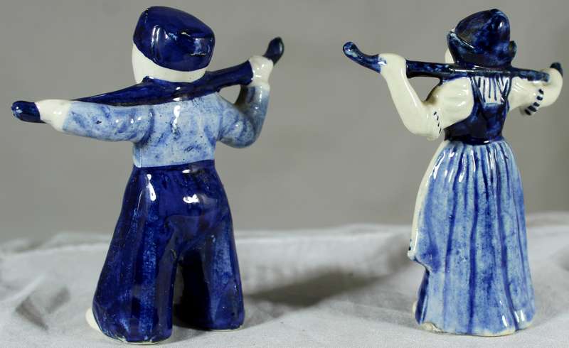 Delft man and woman - water carriers