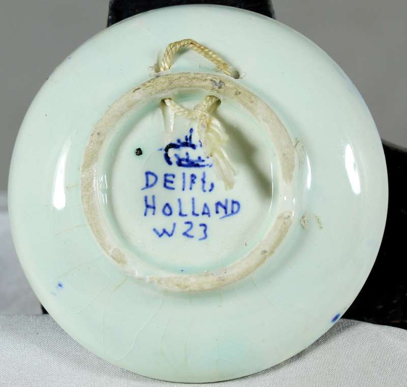 Miniature Delft display plate