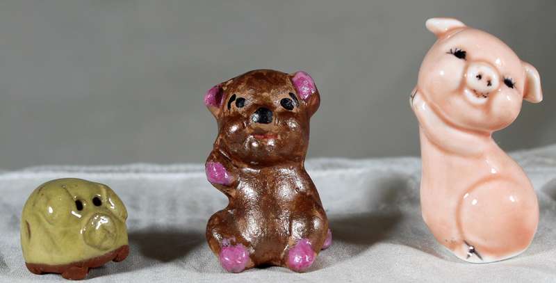 Set of three miniature piggies