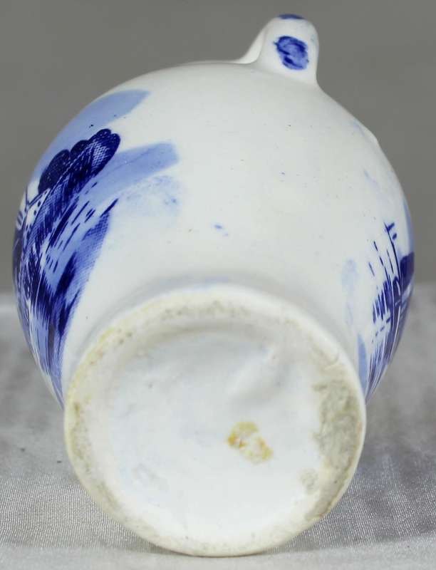 Small Dutch themed vase