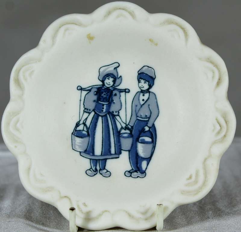 Delft ware ( South Africa) - Miniature display plate on stand