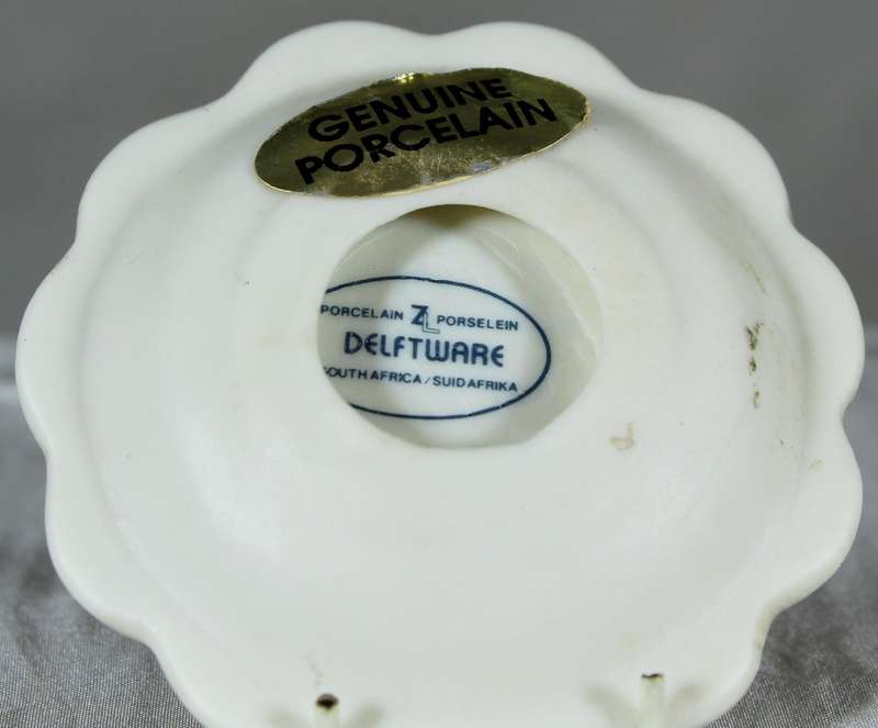Delft ware ( South Africa) - Miniature display plate on stand