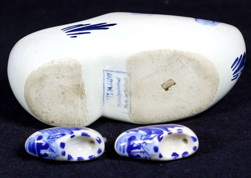 Delf Blauw shoe ashtray & miniature shoes