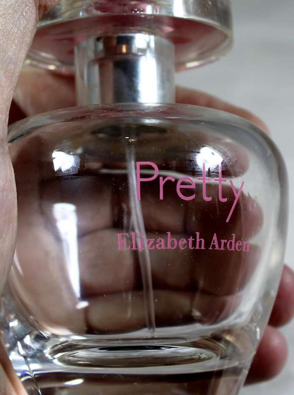 Perfume bottle - Elizabeth Arden - pretty