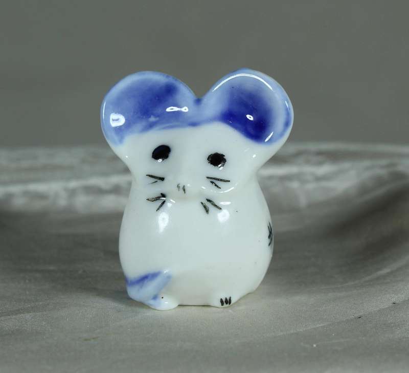 Small blue and white mouse