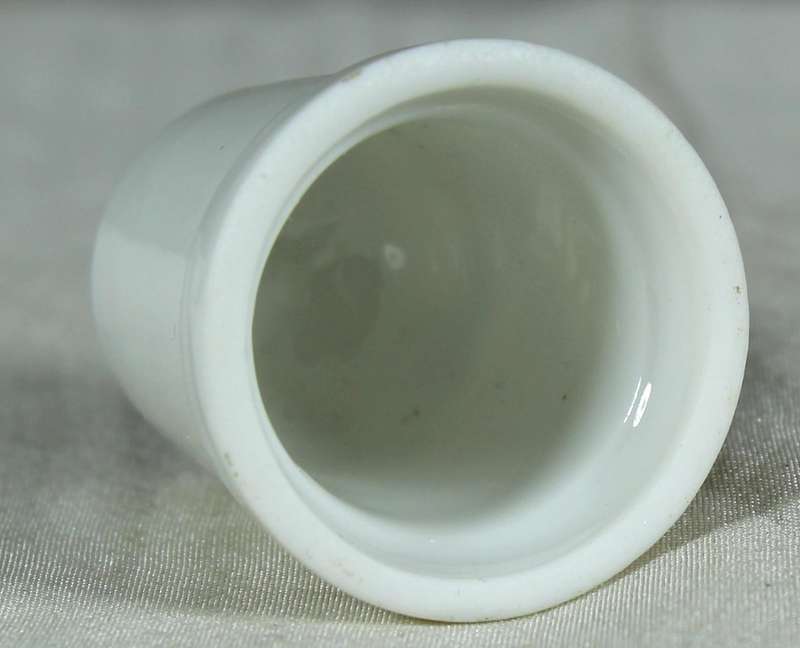 Bone China thimble - Red crested bird