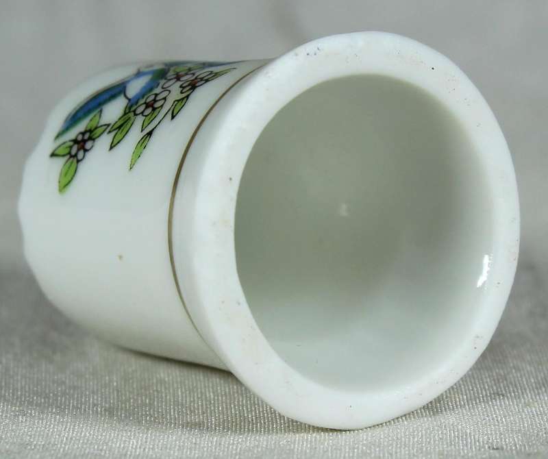 Bone China thimble - Doves and flowers