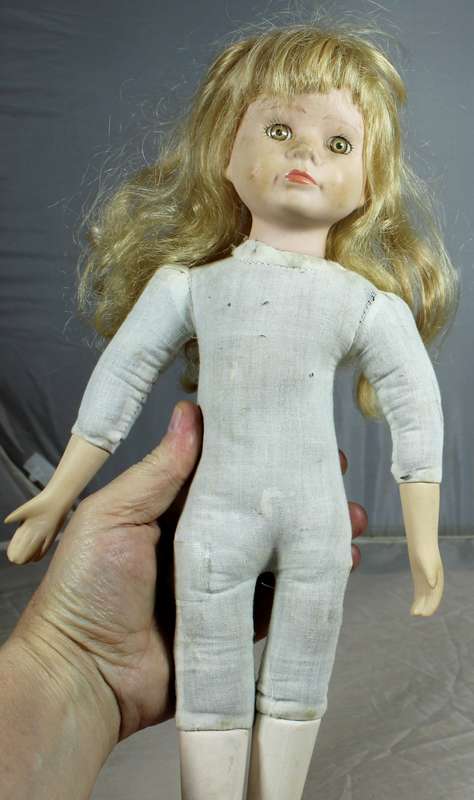 Porcelain doll - No clothes