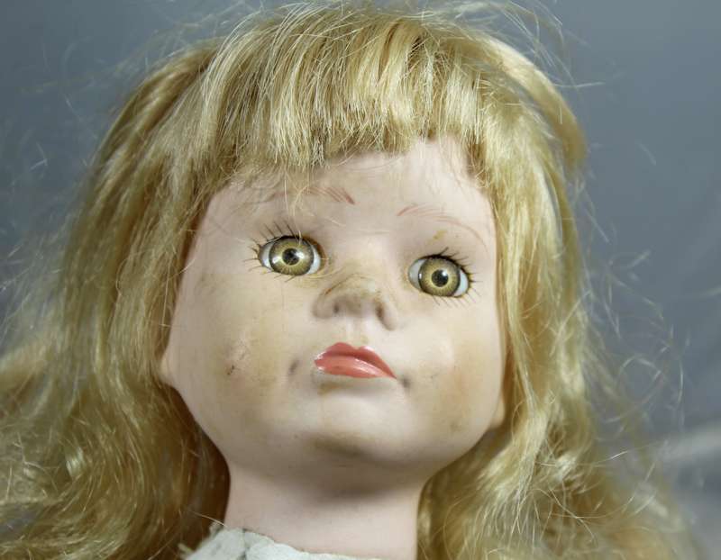 Porcelain doll - No clothes