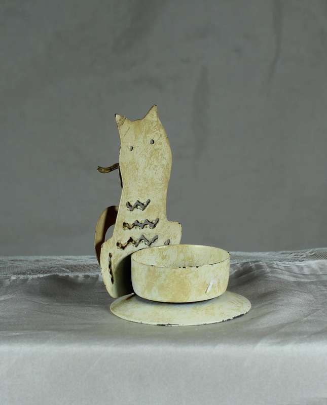Metal cat candle holder
