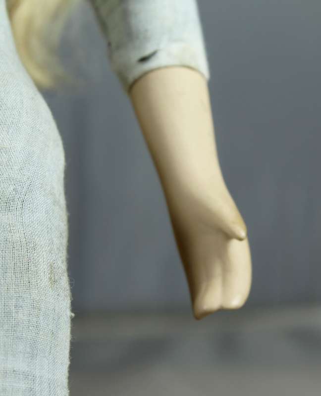 Porcelain doll - No clothes