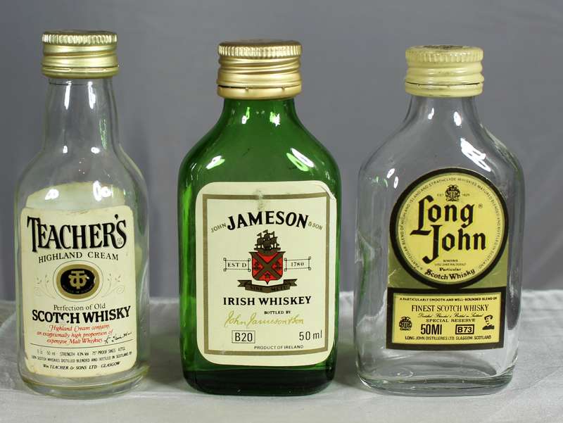 Empty liquor bottles - Trio of whiskey bottles - Long John, Jameson & Teacher's