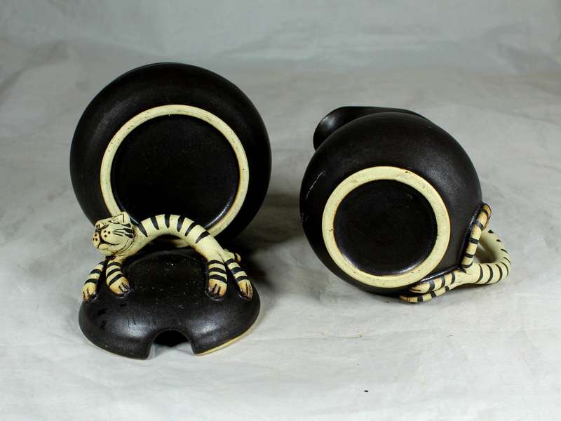 Novelty cat figurines on milk jug and sugar bowl