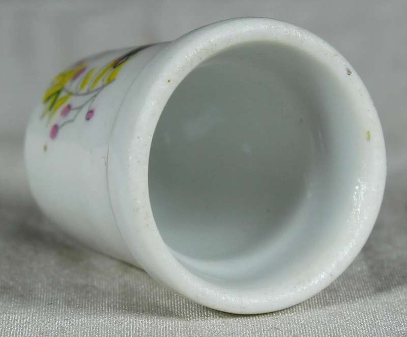 Bone China thimble - butterfly on yellow flowers