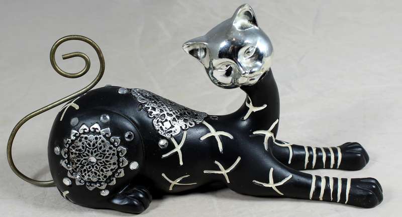 Embezzled cat jewelry stand