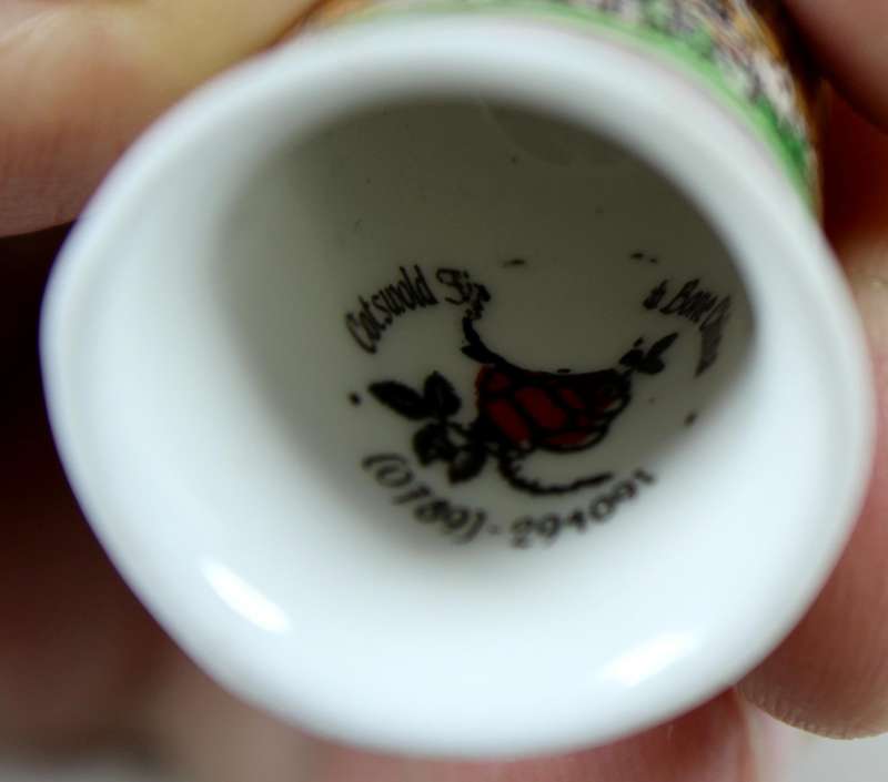 Bone China thimble - Broadway - Cotswald