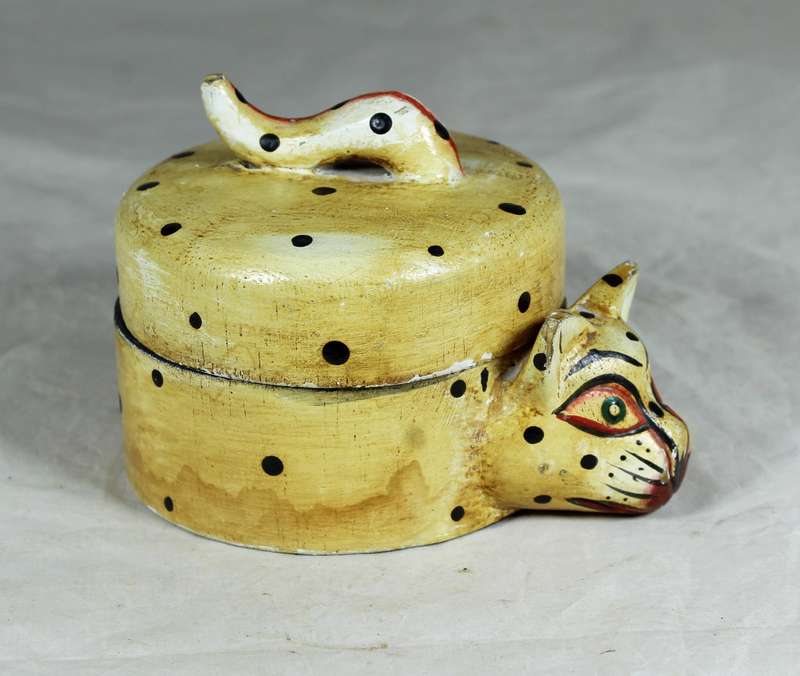Trinket bowl with carved cat