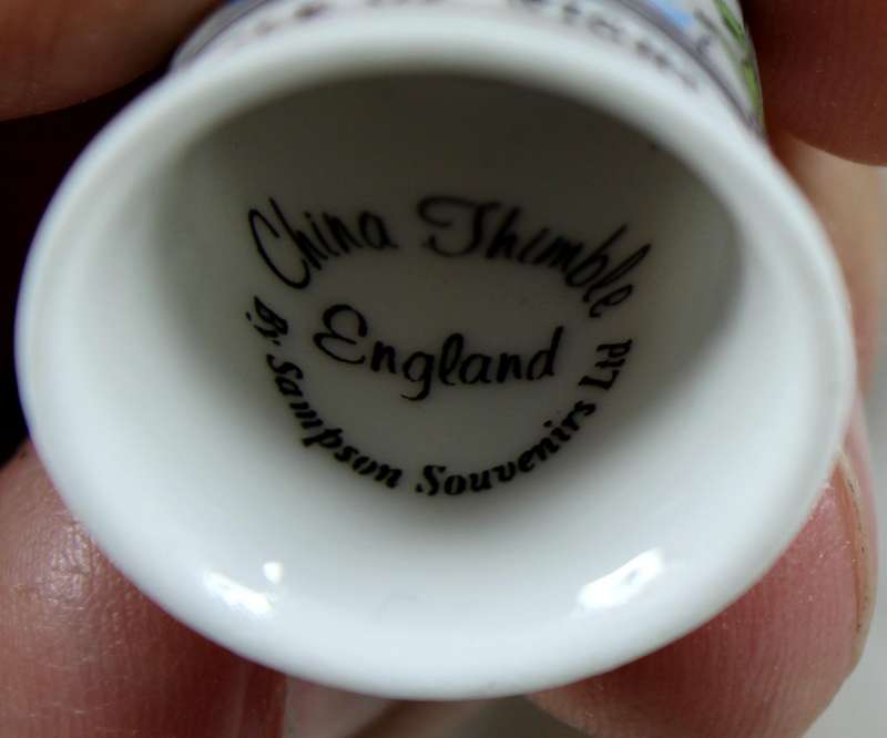 Bone China thimble - Isle of Wight - Sampson Souvenirs