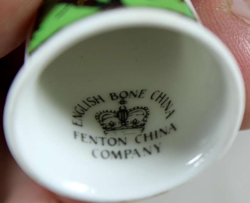Bone China thimble - Robin Hood - Fenton