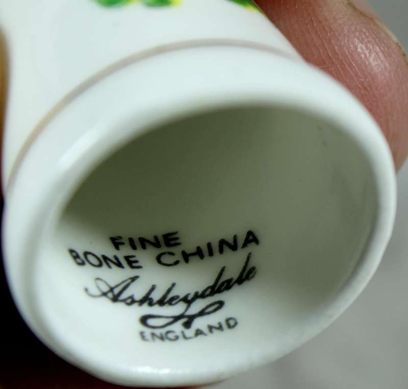 Bone China thimble - Shamrock - Ashleydale