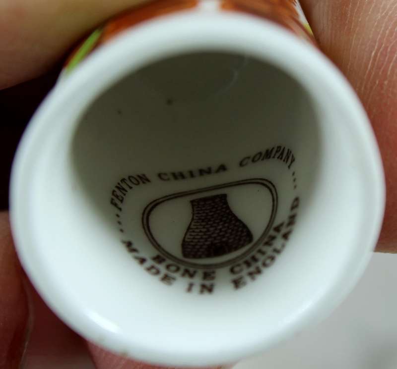 Bone China thimble - Maroon flower - Fenton