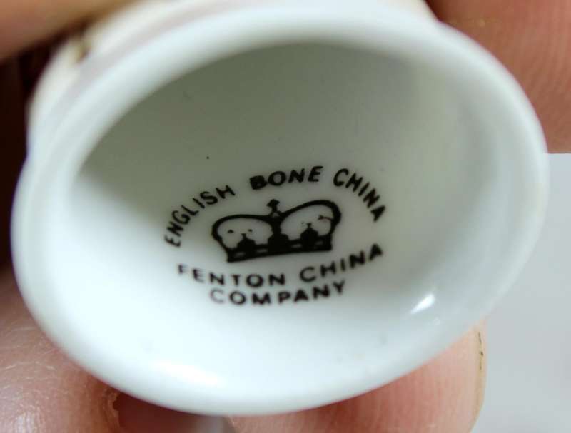 Bone China thimble - Vintage Coach - Fenton