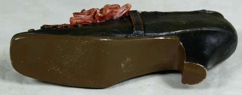 Small molded shoe - brown with orange frills