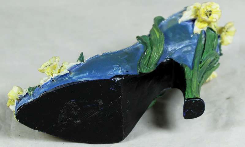 Small molded shoe - blue with flowers
