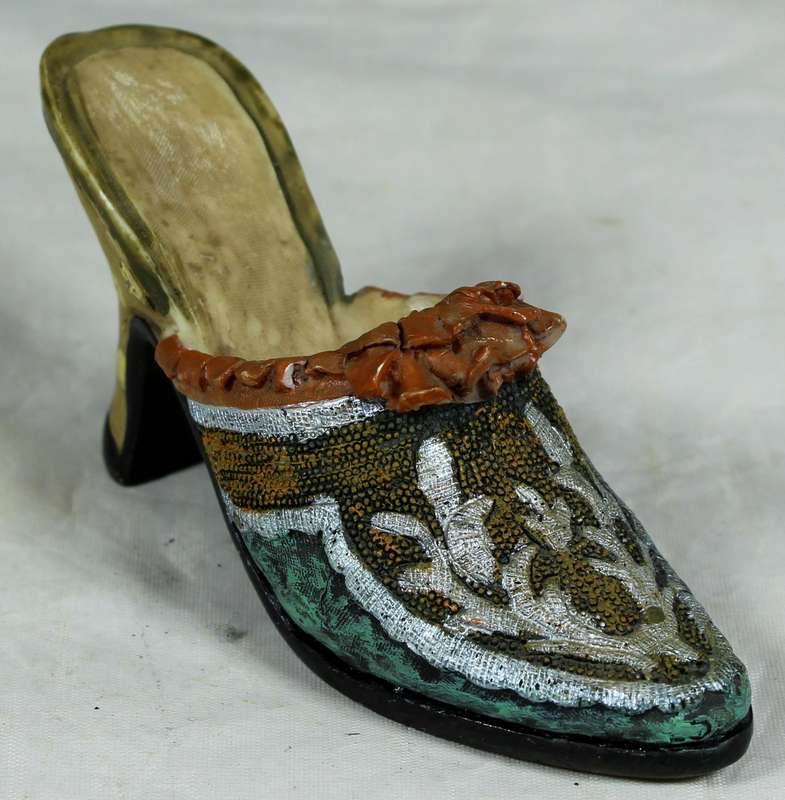 Small molded shoe - brown and blue