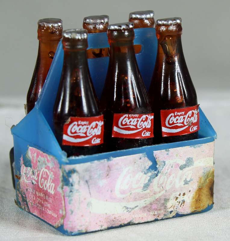 Coca-Cola fridge magnet - six pack with carry case