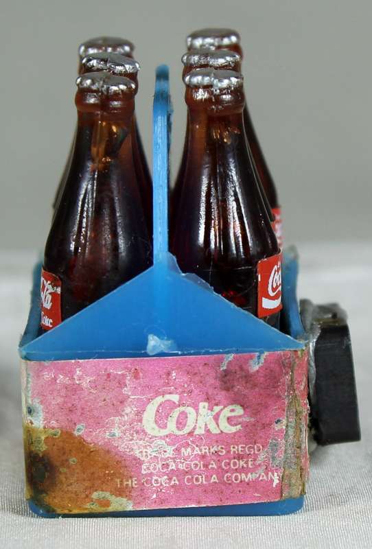 Coca-Cola fridge magnet - six pack with carry case