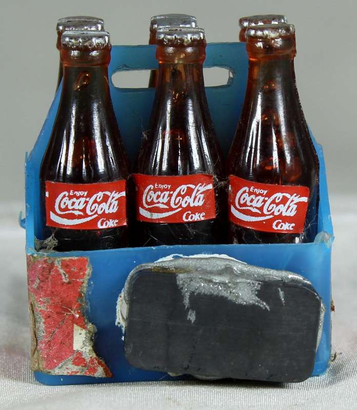 Coca-Cola fridge magnet - six pack with carry case