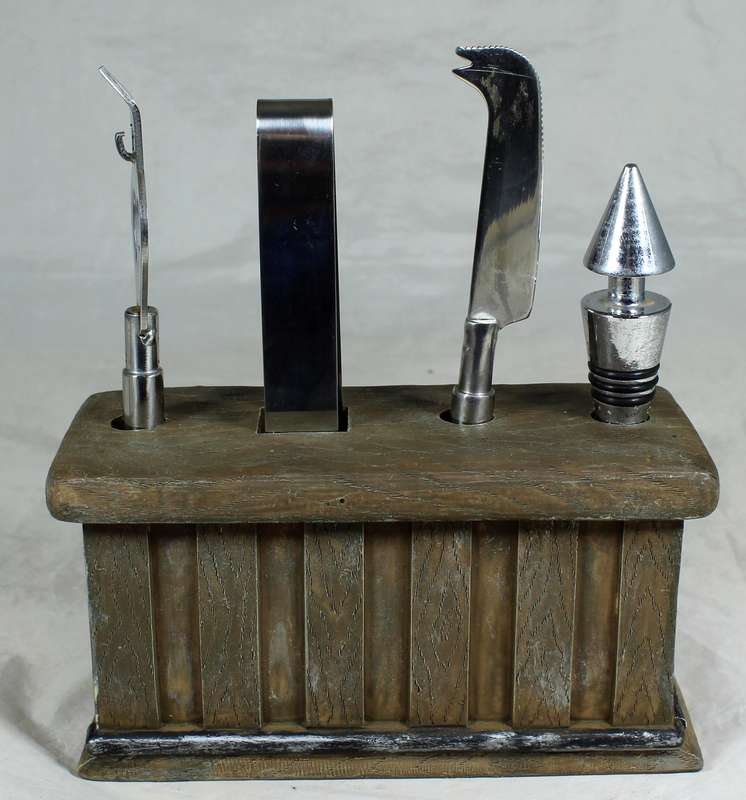 Bar set in a molded base