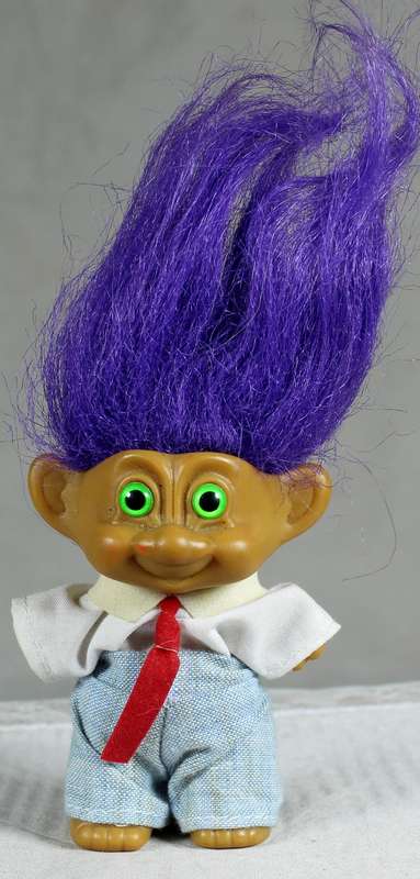 Small Arlencoe troll - Smartly dressed with tie