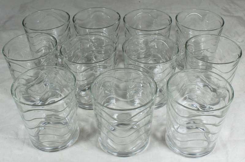 Set of 11 glasses with wave pattern